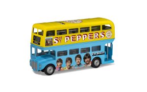 CC82339 The Beatles Sgt Pepper London Bus PP 1