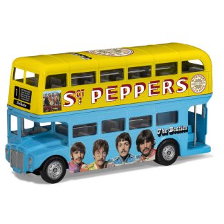 CC82339 The Beatles Sgt Pepper London Bus PP 1